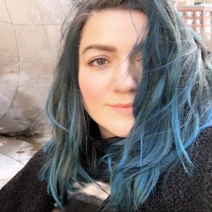 Meet your Posher, Larisa